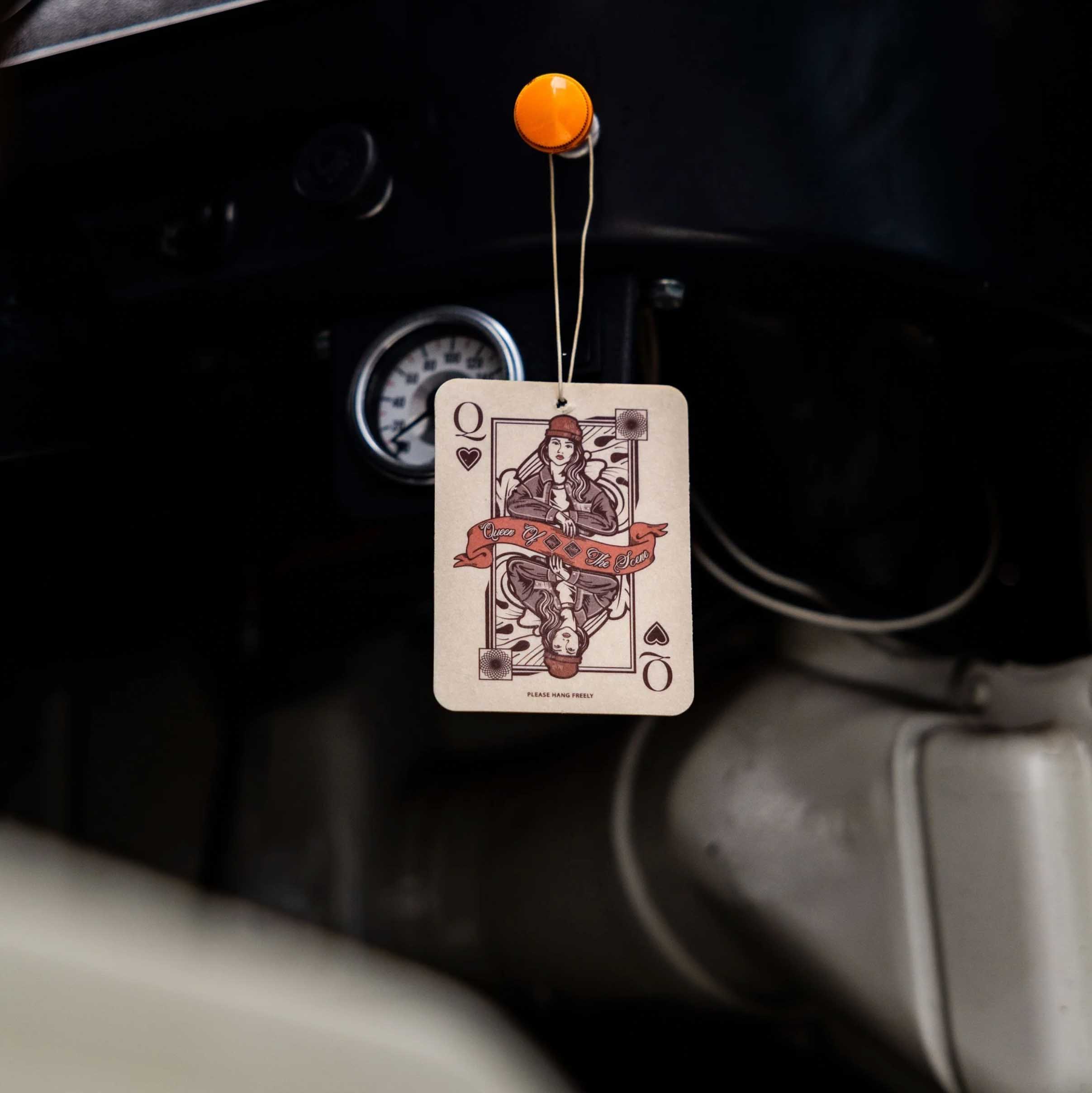 Závěsná vůně Auto Finesse Playing Card Air Freshener QUEEN 1